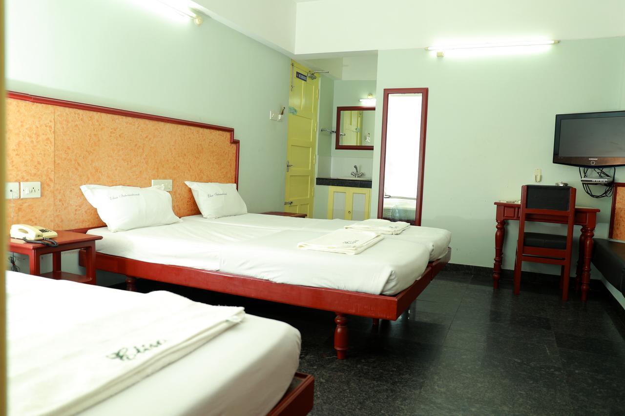 Hotel Elisa International Tourist Home Тривандрум Экстерьер фото