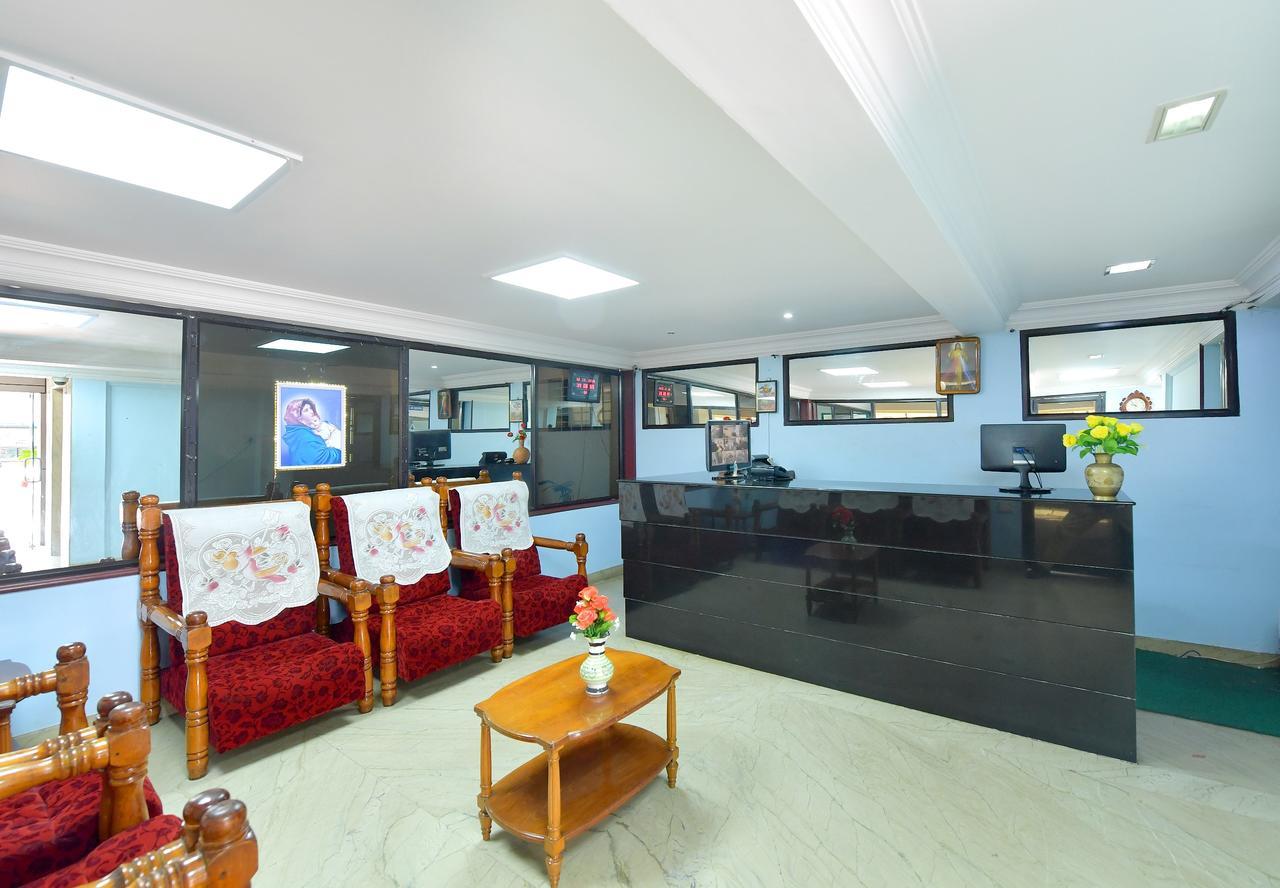 Hotel Elisa International Tourist Home Тривандрум Экстерьер фото