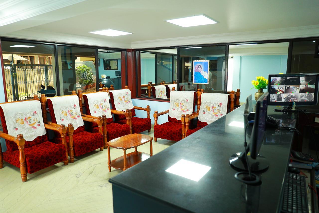 Hotel Elisa International Tourist Home Тривандрум Экстерьер фото