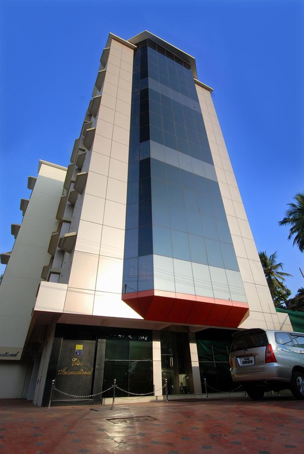 Hotel Elisa International Tourist Home Тривандрум Экстерьер фото