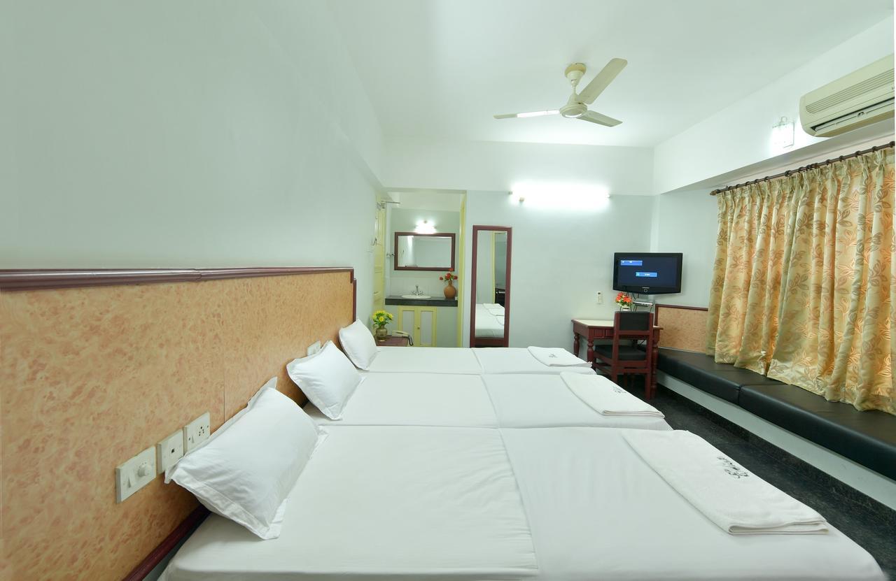 Hotel Elisa International Tourist Home Тривандрум Экстерьер фото