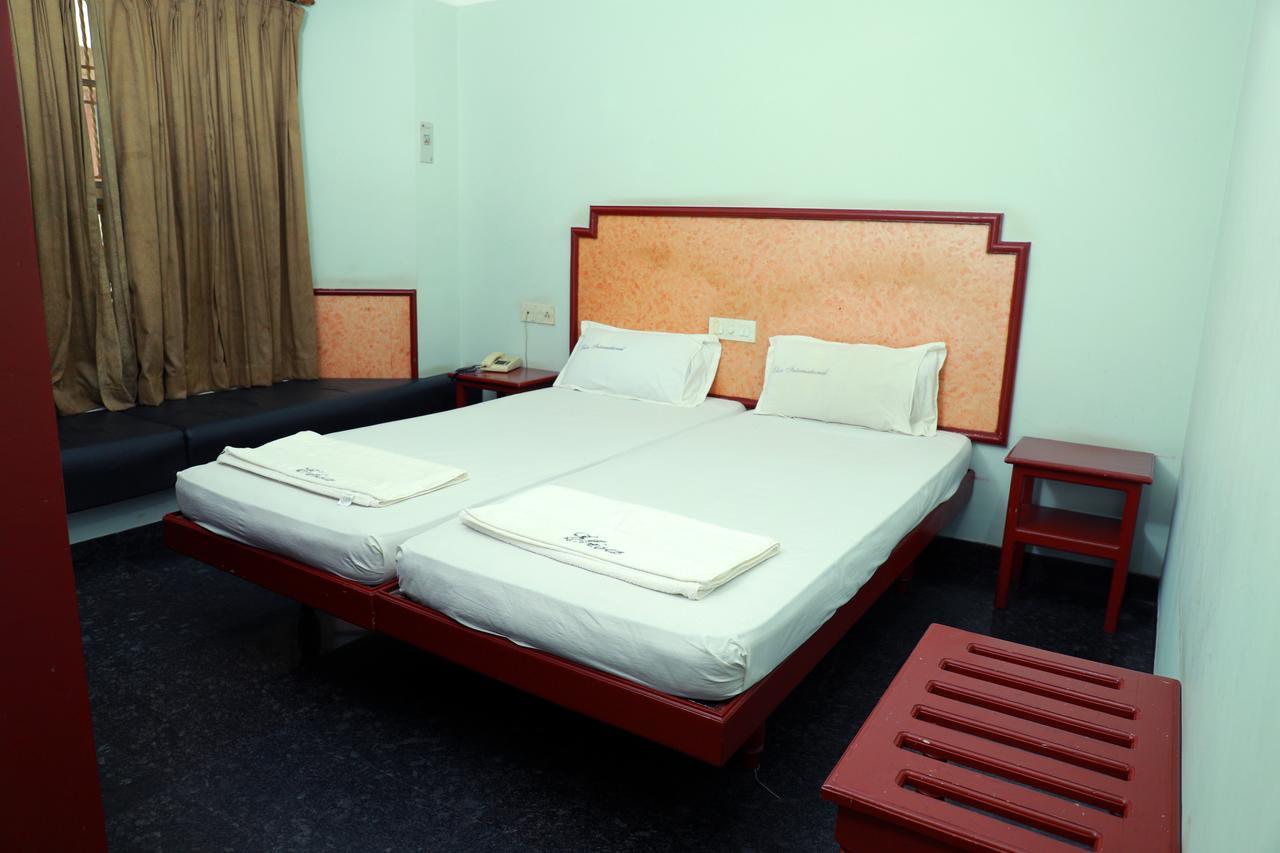 Hotel Elisa International Tourist Home Тривандрум Экстерьер фото