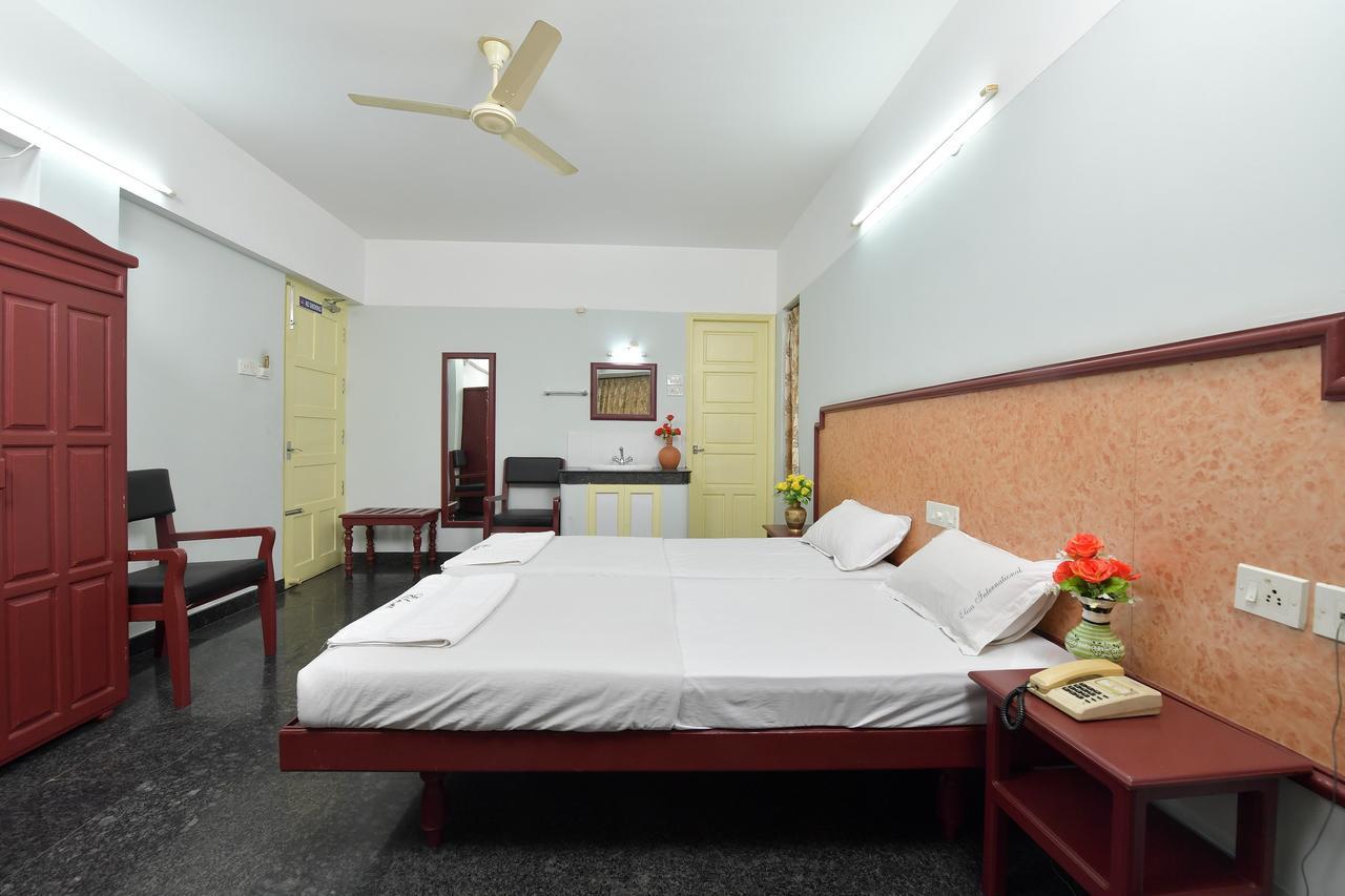 Hotel Elisa International Tourist Home Тривандрум Экстерьер фото
