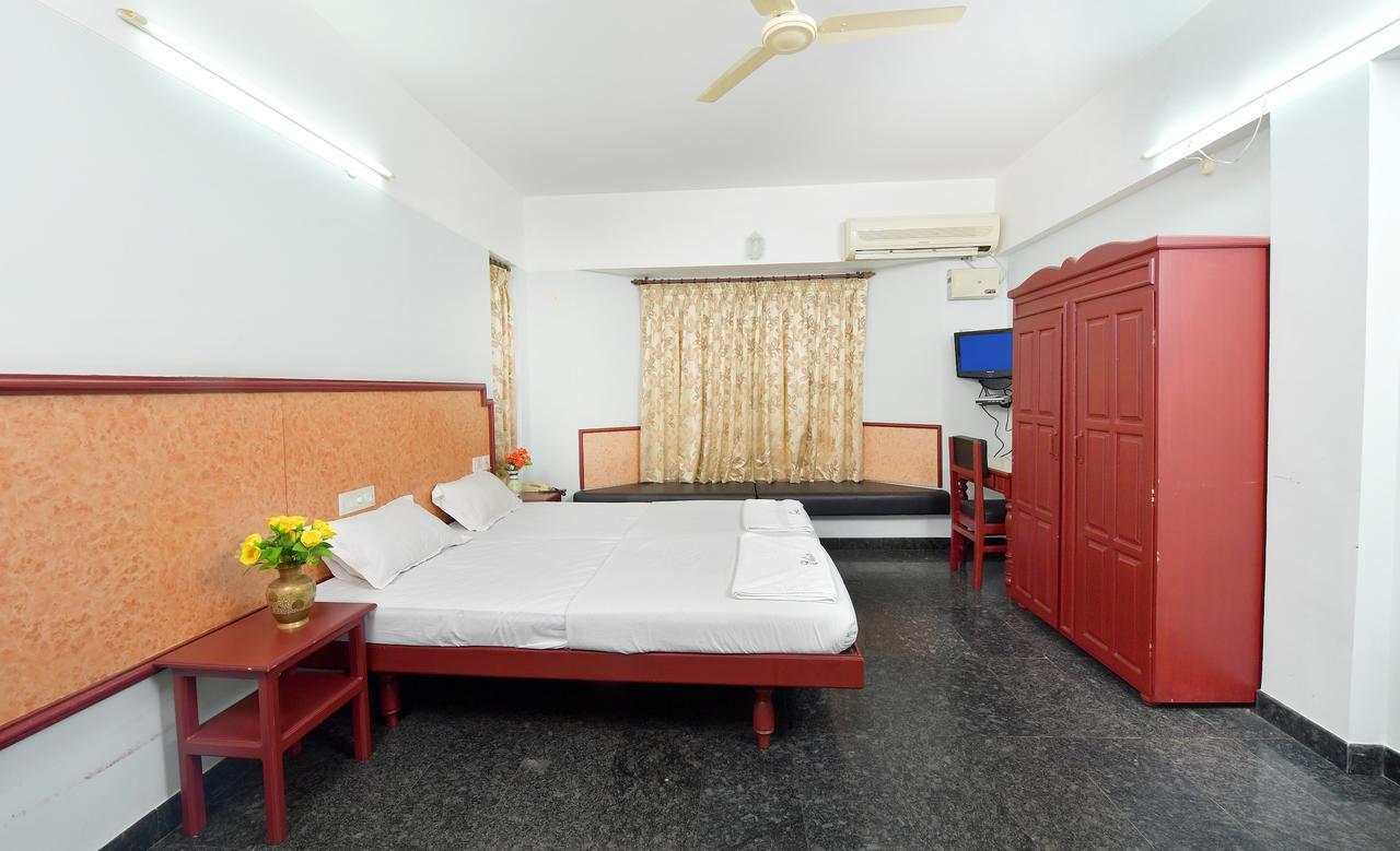 Hotel Elisa International Tourist Home Тривандрум Экстерьер фото