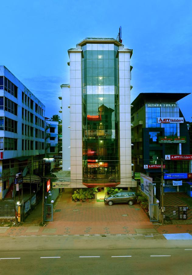 Hotel Elisa International Tourist Home Тривандрум Экстерьер фото
