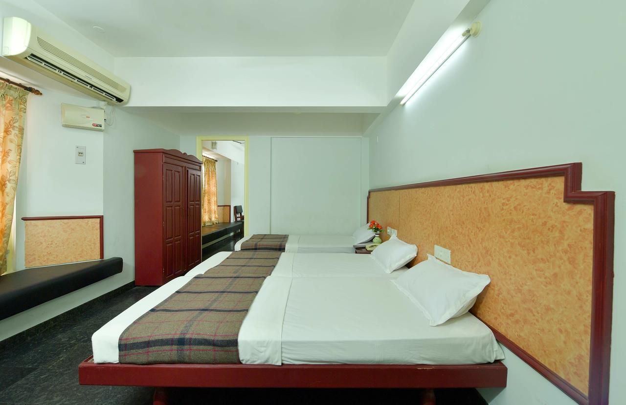 Hotel Elisa International Tourist Home Тривандрум Экстерьер фото